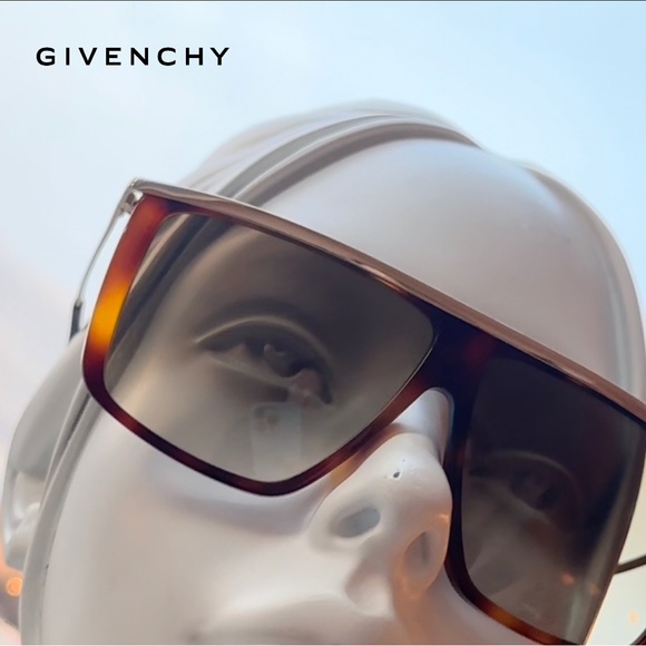 GIVENCHY - Flat Top Havana Sunglasses - Like New! - Picture 5 of 6